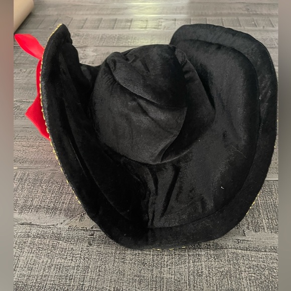 Costume Pirate Hat with Red Ribbons, Halloween
Party, velvet feel - Picture 4 of 4